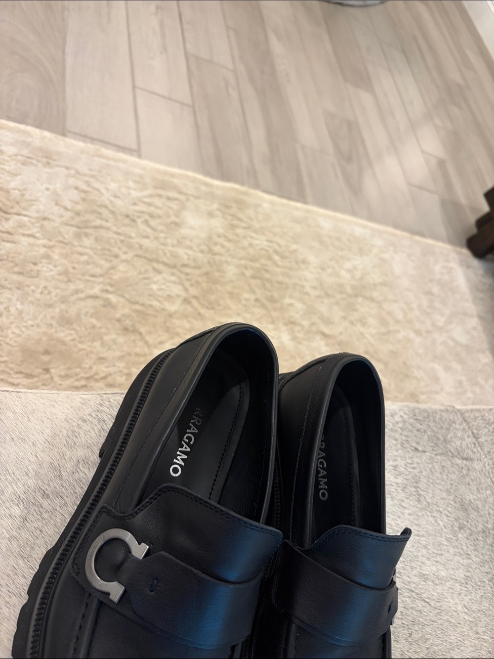 Ferragamo men’s Gancini lug-sole leather loafers in black calfskin - Picture 8 of 10